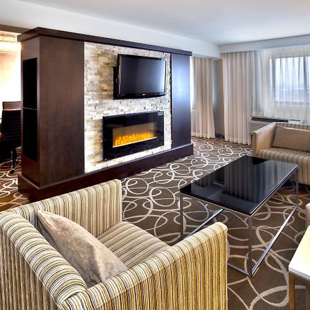 Crowne Plaza Kitchener-Waterloo By Ihg Otel Dış mekan fotoğraf
